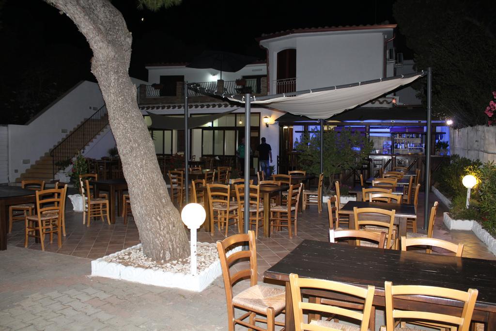 Affittacamere la Medusa Porto Pino Esterno foto