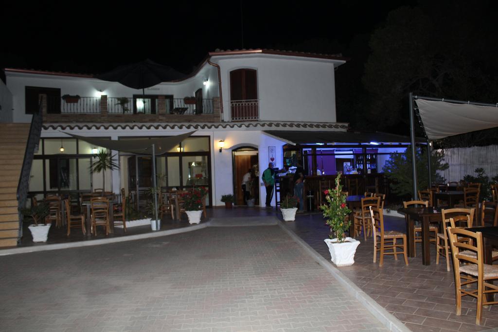 Affittacamere la Medusa Porto Pino Esterno foto