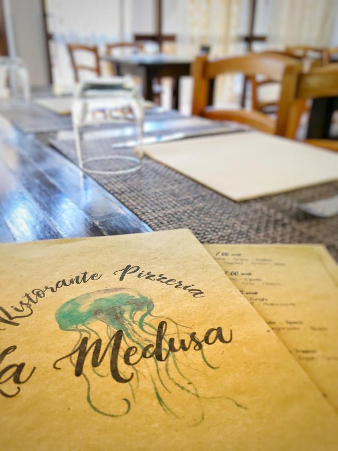 Affittacamere la Medusa Porto Pino Esterno foto